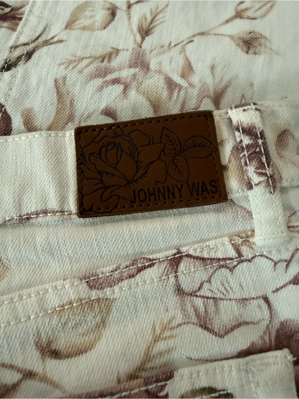 JOHNNY WAS The Cropped Boyfriend Jeans White Floral Print Frayed Hem 29 E12 - Picture 6 of 7